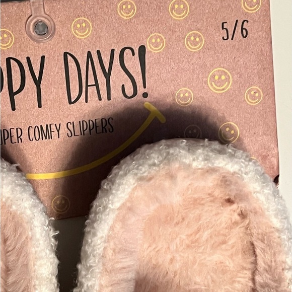 Smiley Face Slippers Unisex NEW Happy days size 5/6 white with yellow face - Picture 3 of 7